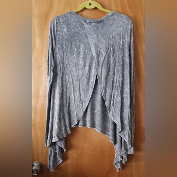 NWT Vintage Havana Grey Front Arrow Design Split Back Pullover Size Medium - Picture 3 of 7